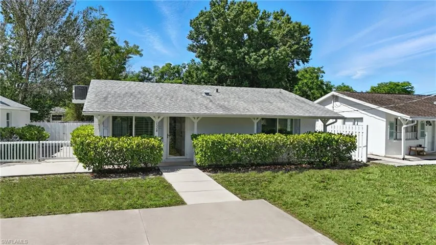 1324  Highlands  DR, Naples, FL 34103