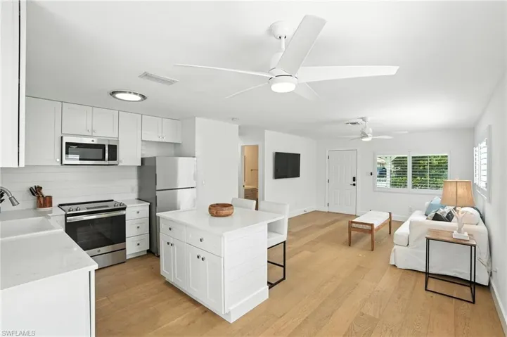 1324  Highlands  DR, Naples, FL 34103