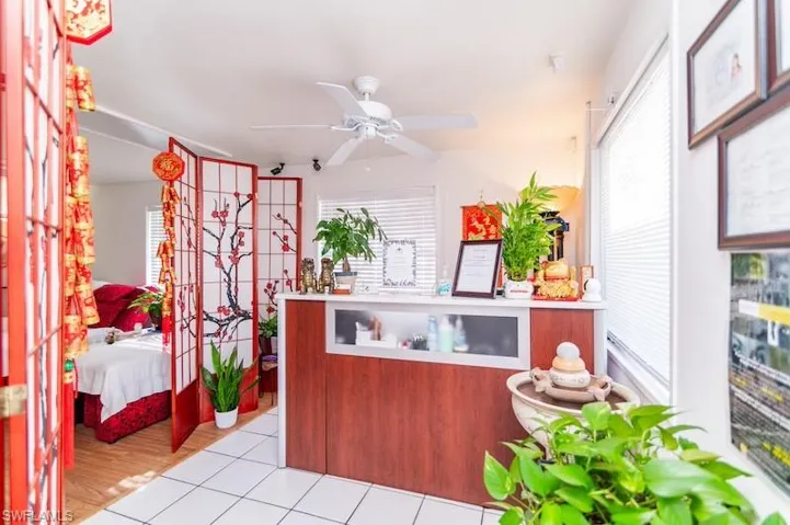Welcome area with ceiling fan