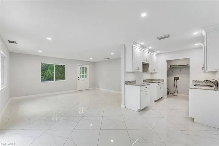 605 12th Ave Ne, Naples, Florida 34120