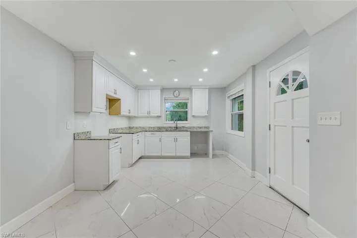 605 12th Ave Ne, Naples, Florida 34120