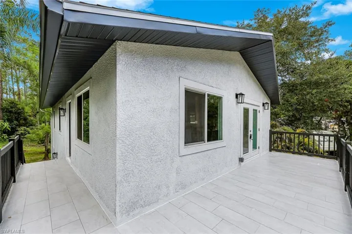 605 12th Ave Ne, Naples, Florida 34120