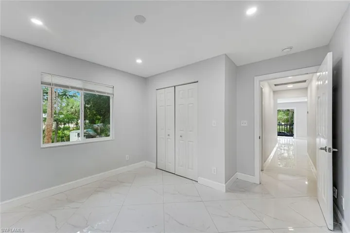 605 12th Ave Ne, Naples, Florida 34120
