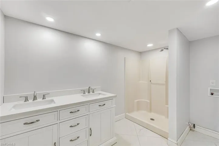 605 12th Ave Ne, Naples, Florida 34120