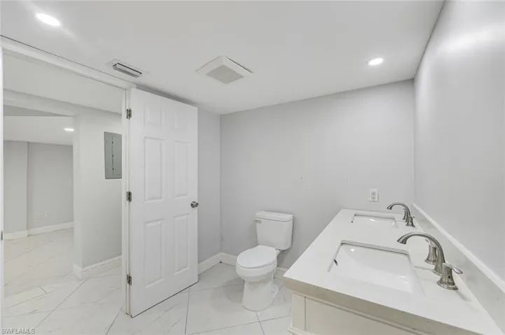 605 12th Ave Ne, Naples, Florida 34120