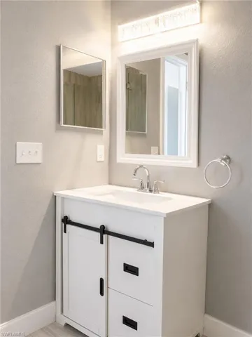 2122 Se 6th Ter, Cape Coral, Florida 33990