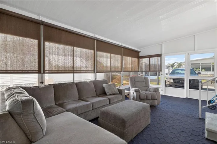 Sunroom / solarium with carpet