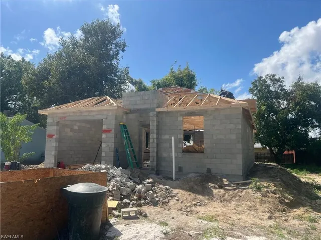 211  Charlotte  AVE, Fort Myers, FL 33916