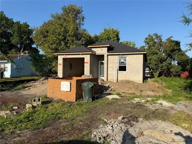 211  Charlotte  AVE, Fort Myers, FL 33916