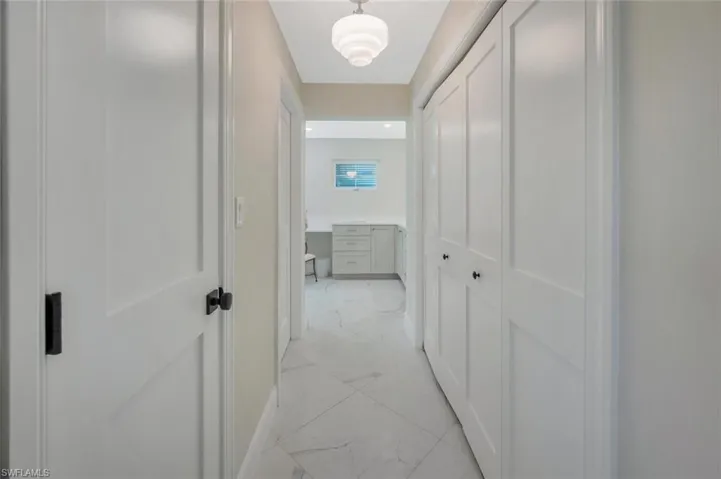 Primary Bathroom/King Bed