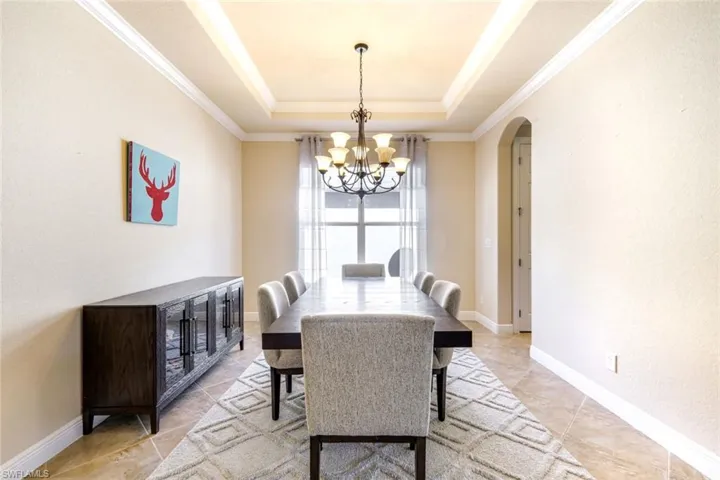 Host your special guests for delicious meals and captivating conversation.