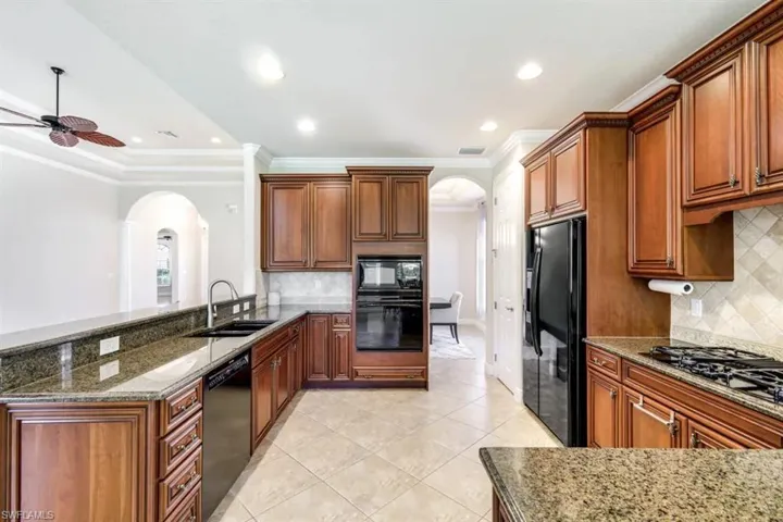 This well-appointed kitchen is ideal for the home chef!