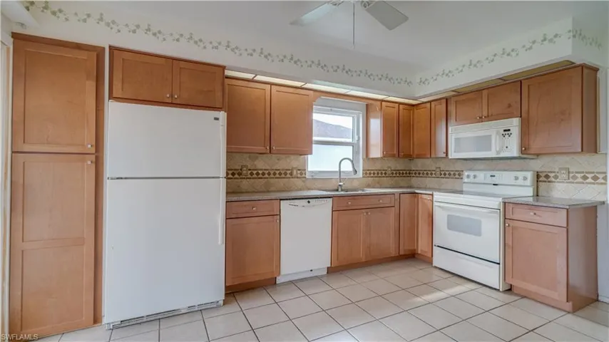 826 NW 2nd  ST, Cape Coral, FL 33993