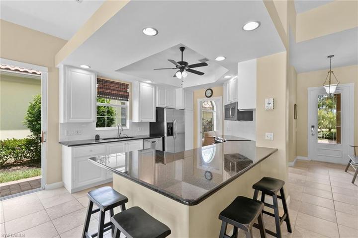 Kitchen/Breakfast Bar