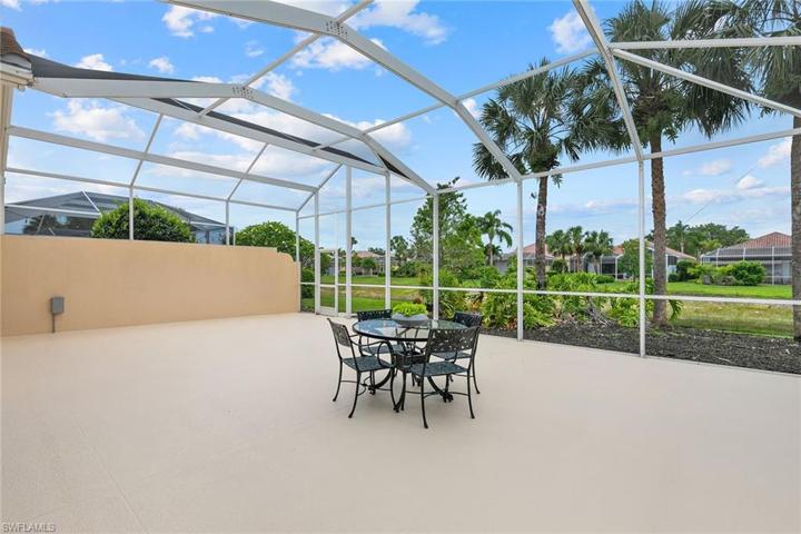 Oversize Screened Lanai