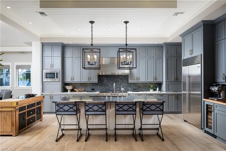 3170 Crayton Rd, Naples, Florida 34103