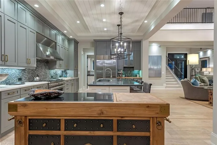3170 Crayton Rd, Naples, Florida 34103