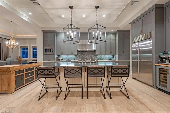 3170 Crayton Rd, Naples, Florida 34103