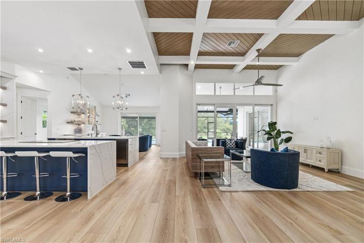 Look at that Ceiling, such a nice architectural feature to have in your home.