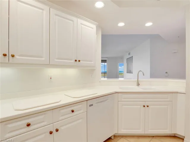 1001  Arbor Lake  DR, Naples, FL 34110