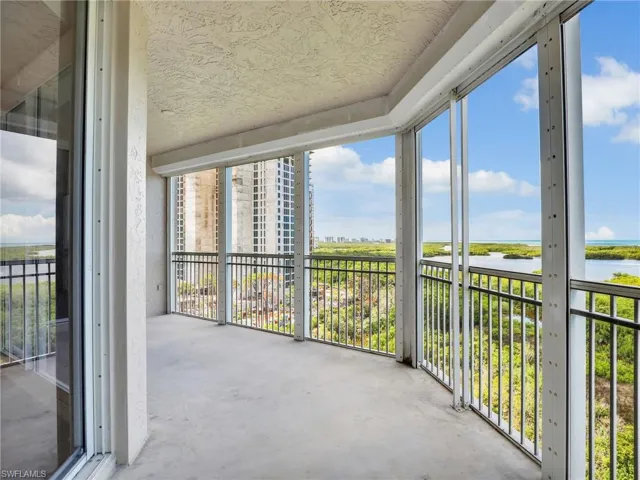1001  Arbor Lake  DR, Naples, FL 34110