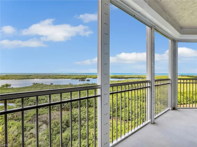 1001  Arbor Lake  DR, Naples, FL 34110