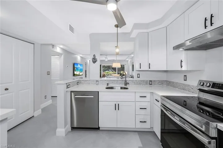 3055 Riviera Dr 102, Naples, Florida 34103