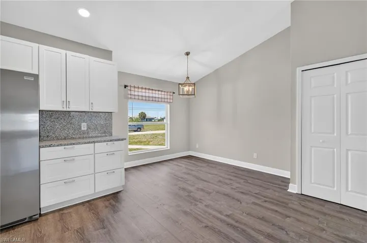 Large Kitchen w/Dining Area