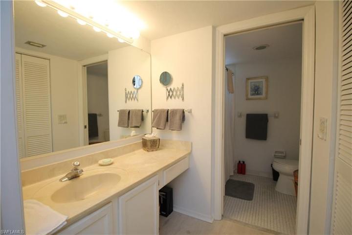 600 Neapolitan WAY # 230, NAPLES FL 34103