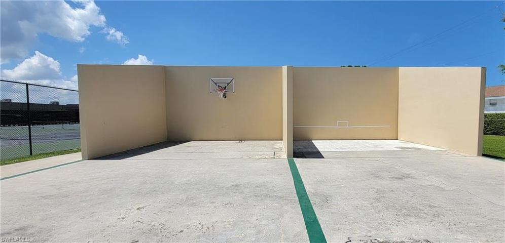 600 Neapolitan WAY # 230, NAPLES FL 34103