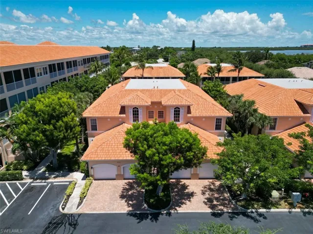 Aerial view of property and surrounding area