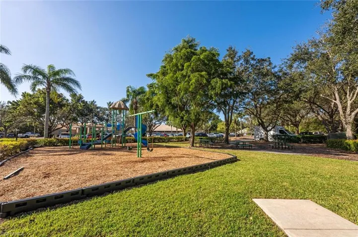 1672 Morning Sun Ln D22, Naples, Florida 34119