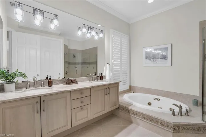 9226  Troon Lakes  DR, Naples, FL 34109