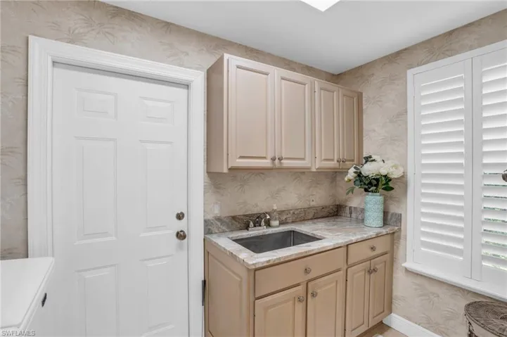 9226  Troon Lakes  DR, Naples, FL 34109