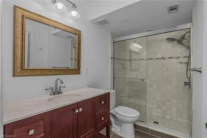en suite bath for main suite