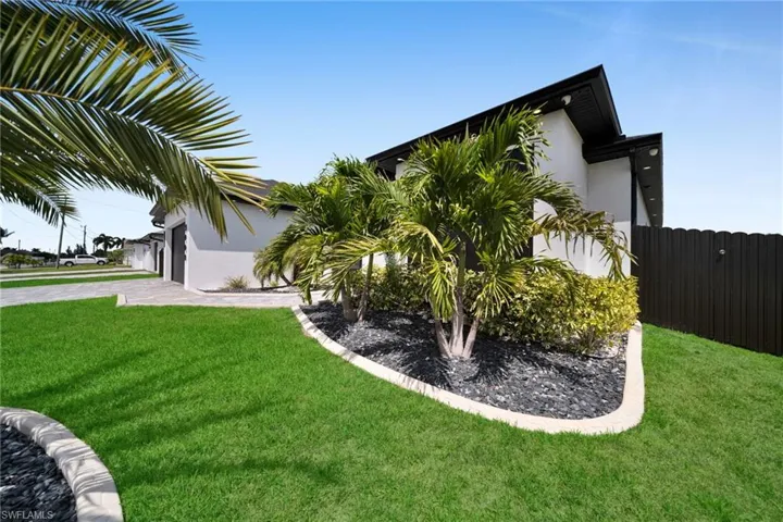 3009 Sw 16th Pl, Cape Coral, Florida 33914