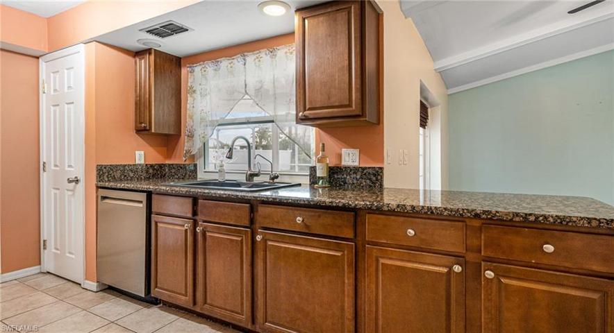 1402 NE 13th  TER, CAPE CORAL, FL 33909