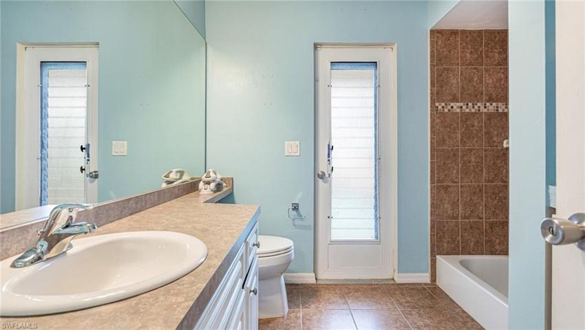 1402 NE 13th  TER, CAPE CORAL, FL 33909