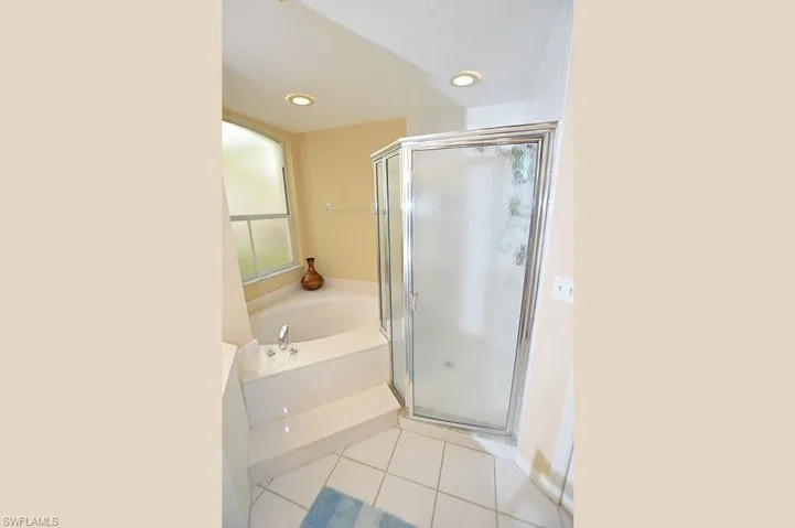 9111  Las Maderas  DR, Bonita Springs, FL 34135