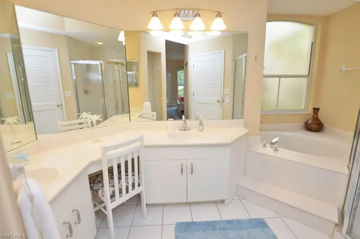 9111  Las Maderas  DR, Bonita Springs, FL 34135