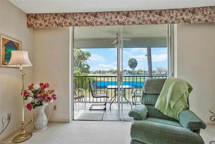 Living room sunny and bright view to the outside lanai