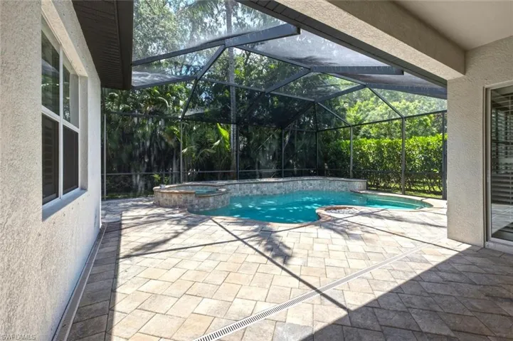 6853 Il Regalo Cir, Naples, Florida 34109