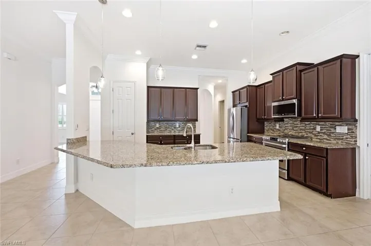 6853 Il Regalo Cir, Naples, Florida 34109