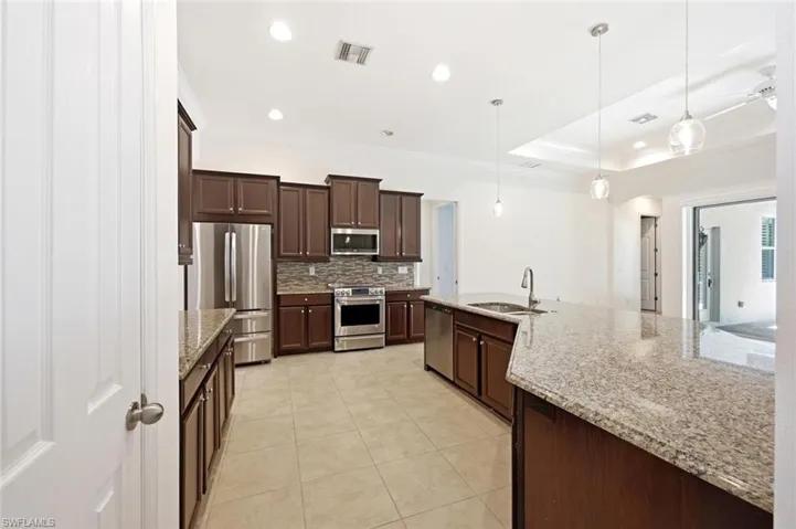 6853 Il Regalo Cir, Naples, Florida 34109