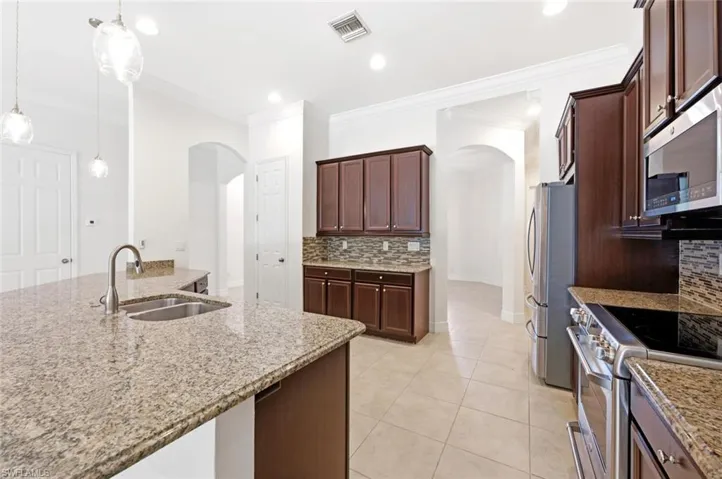 6853 Il Regalo Cir, Naples, Florida 34109