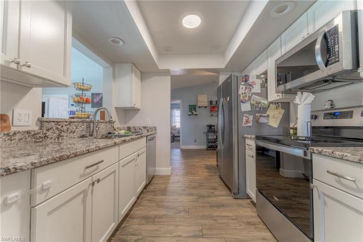 2107 NE 3rd TER, CAPE CORAL FL 33909