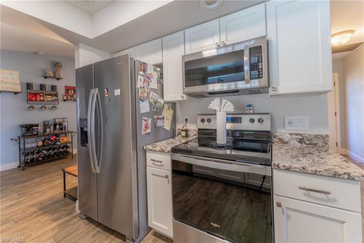 2107 NE 3rd TER, CAPE CORAL FL 33909