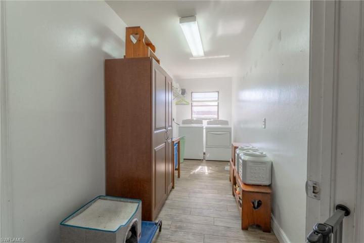 2107 NE 3rd TER, CAPE CORAL FL 33909