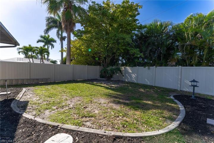 2107 NE 3rd TER, CAPE CORAL FL 33909
