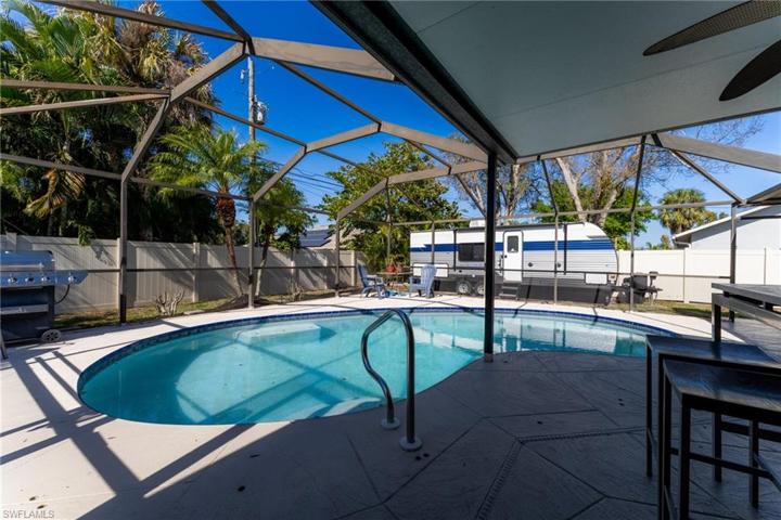2107 NE 3rd TER, CAPE CORAL FL 33909